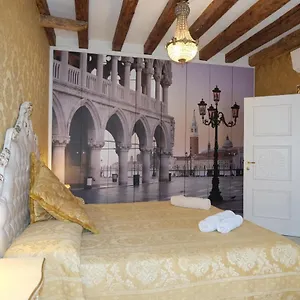 https://la-residenza-di-carlo.hotelslidodijesolo.com