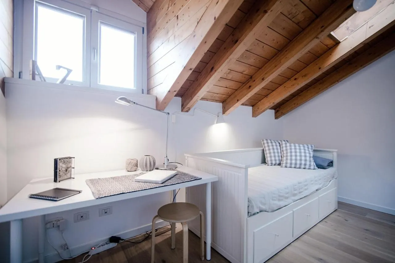 Modern Luxury Attic - Bymyhomeincomo 0*, Como Italy