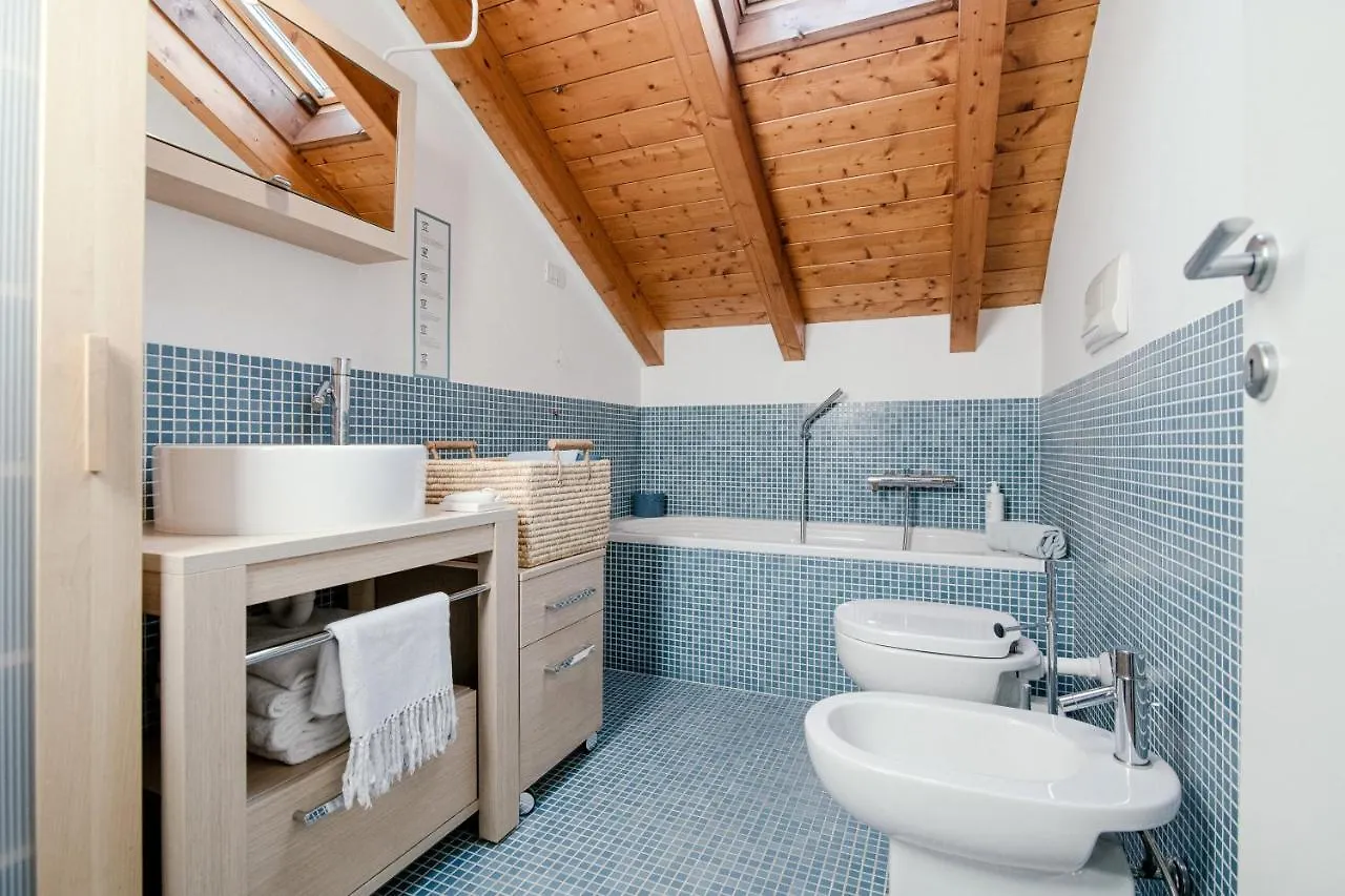 Modern Luxury Attic - Bymyhomeincomo Italy